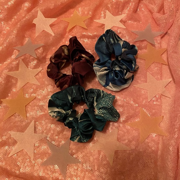 bundle of taylor swift scrunchies hair ties set 8 - Picture 12 of 16
